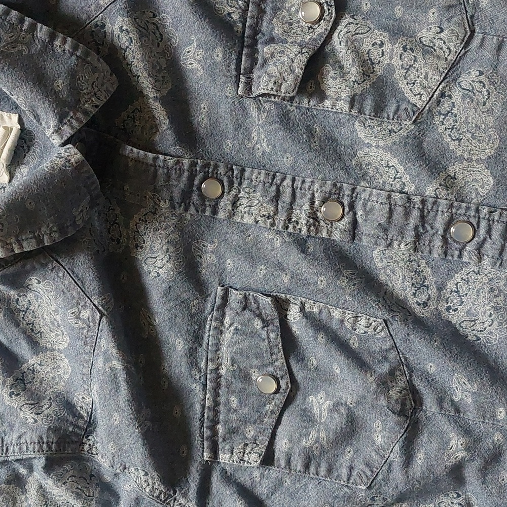 Levi's button down - Picture 2 of 7